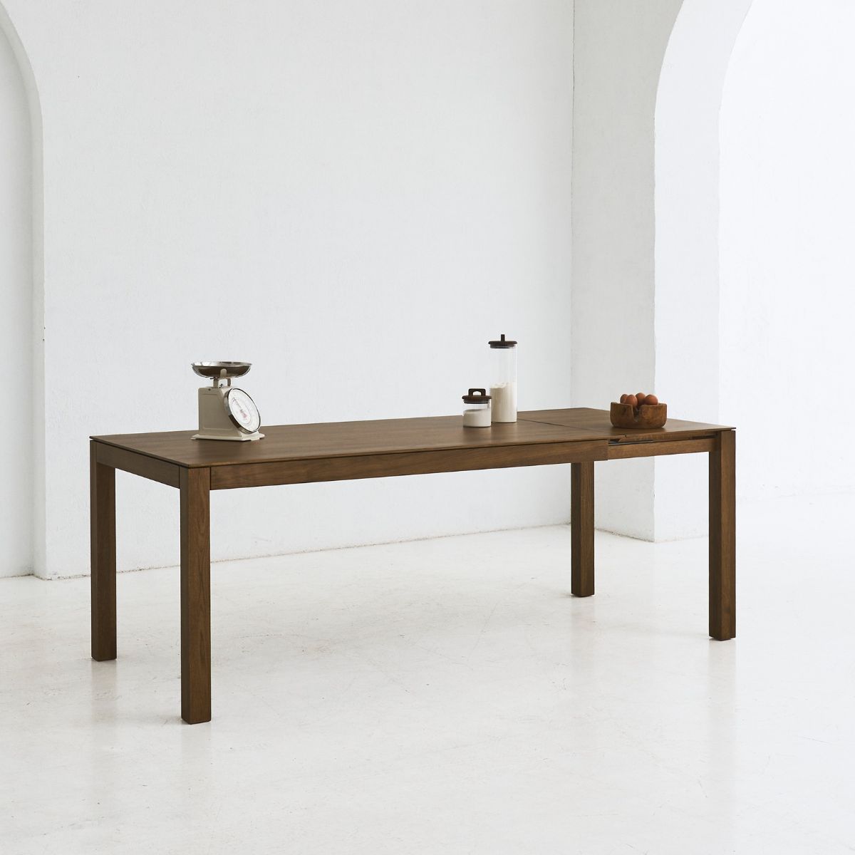 Close-up of BRAN dining table showing smooth solid oak tabletop