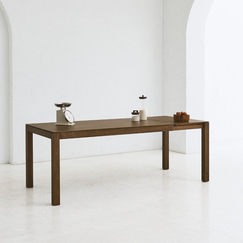 Close-up of BRAN dining table showing smooth solid oak tabletop