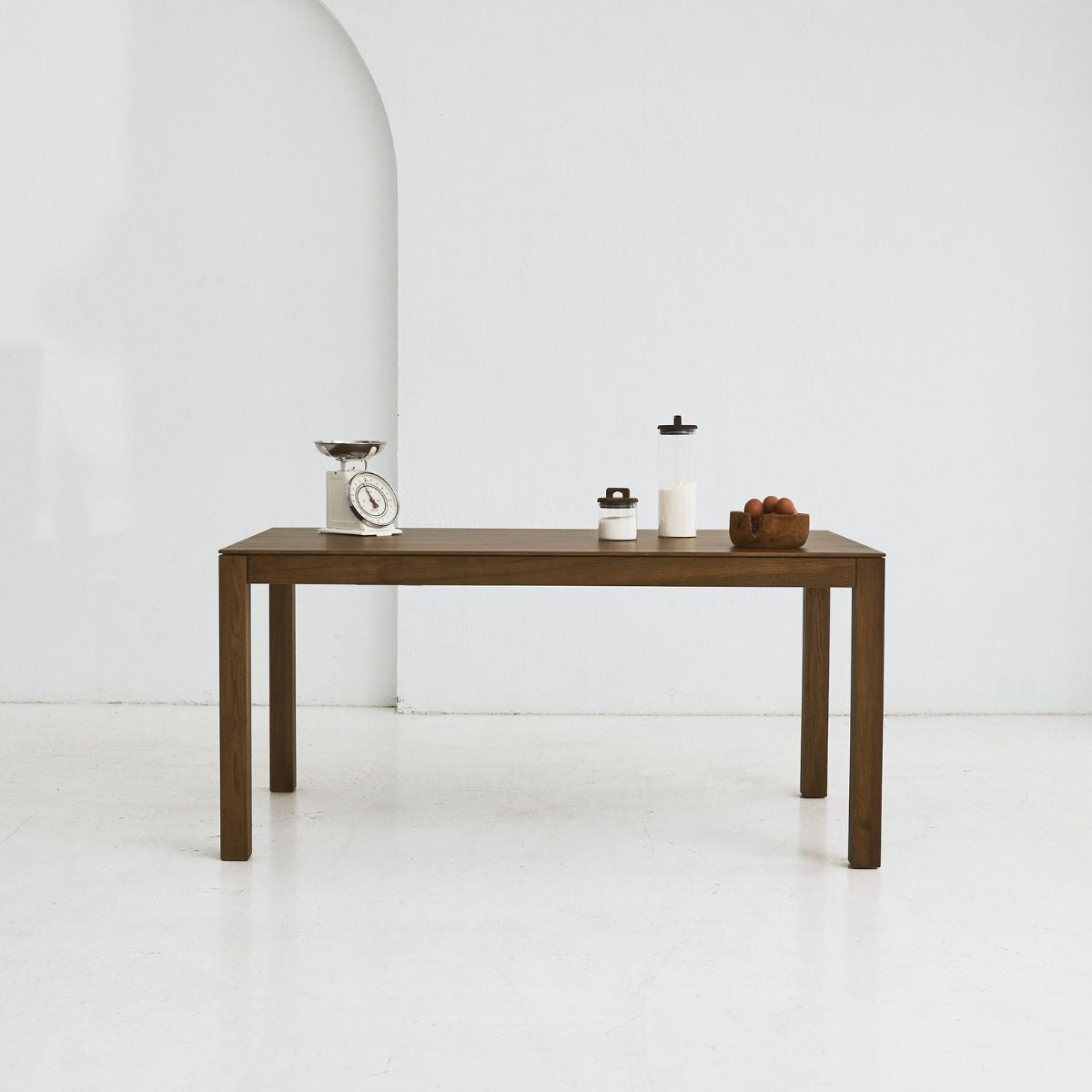 BRAN solid oak dining table – rectangular top with minimalist design