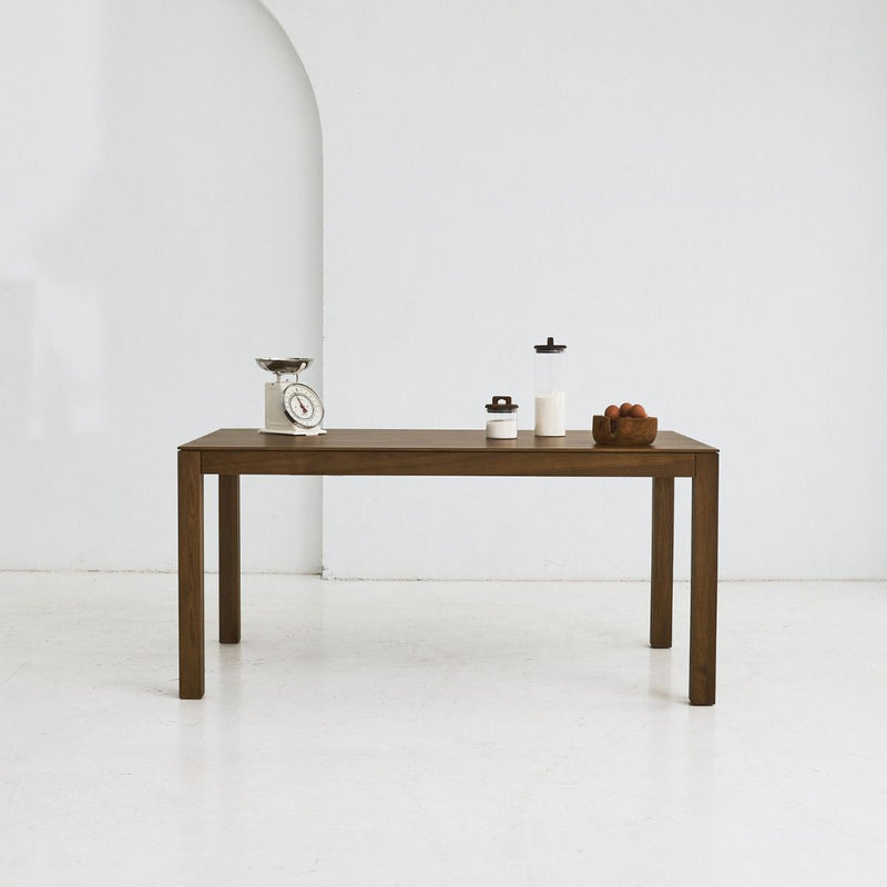 BRAN solid oak dining table – rectangular top with minimalist design