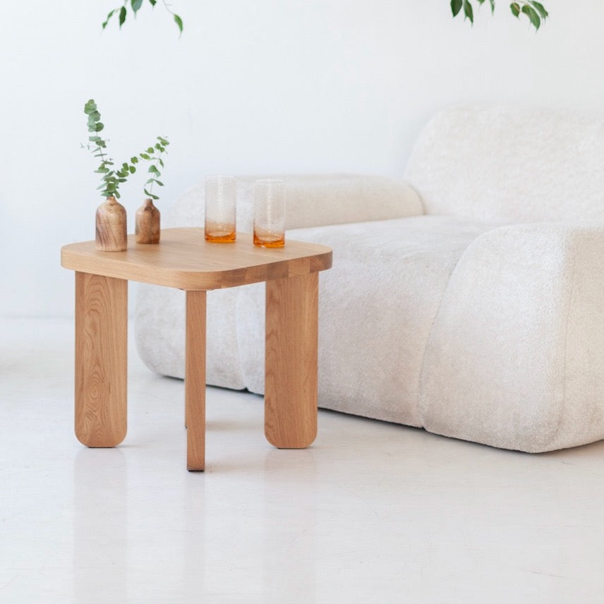 Square oak coffee table SK1 with tapered wooden legs