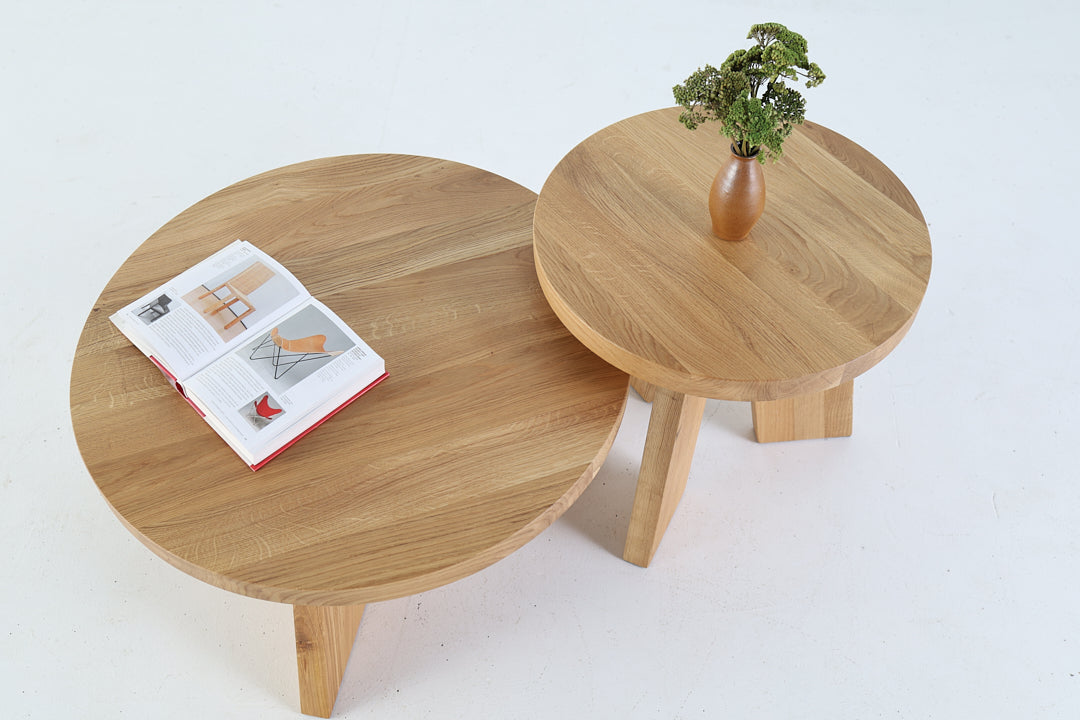 SK5 round oak coffee table with smooth surface and natural finish