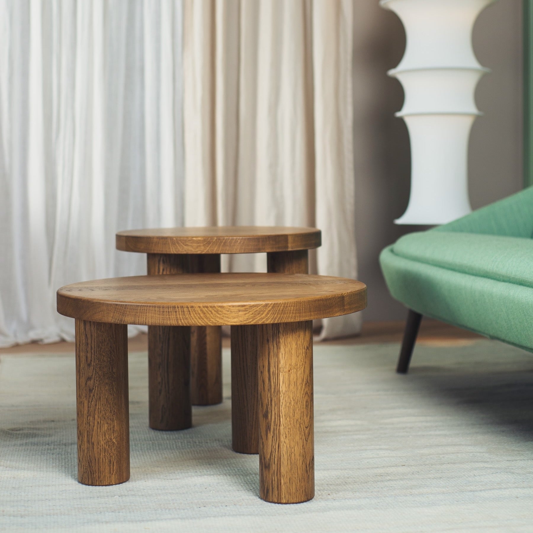 Handmade SK3 oak tables – durable and minimalist design