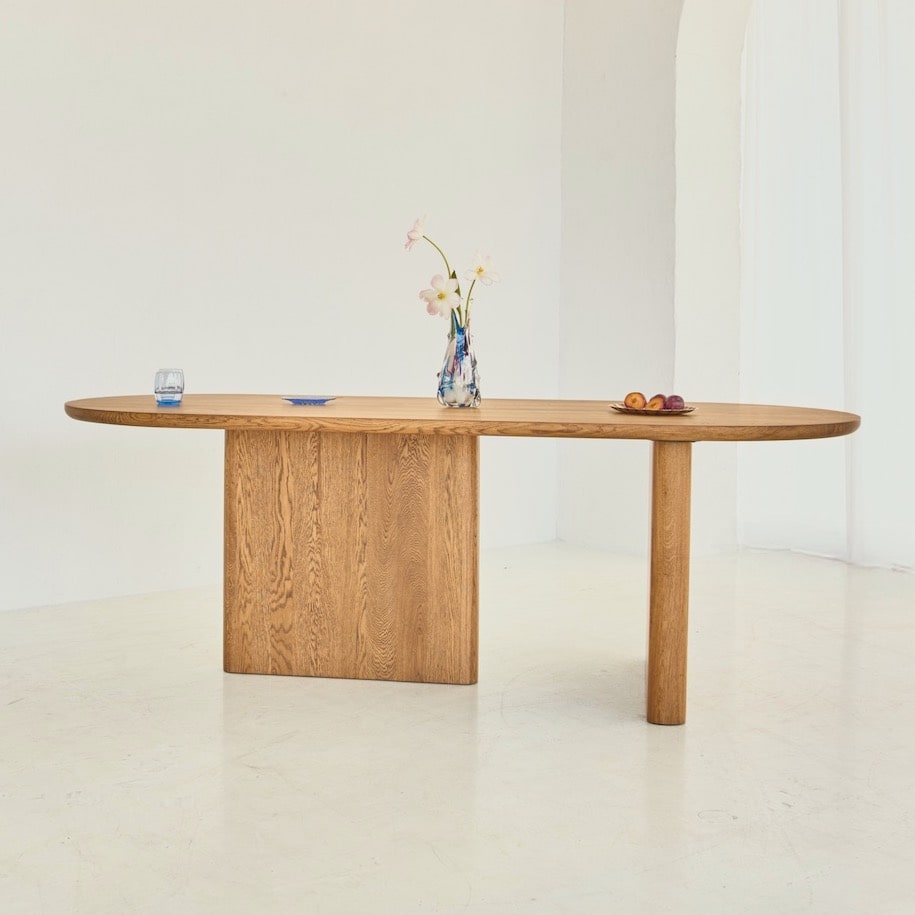 Handmade KAZA oak table combining modern and rustic charm