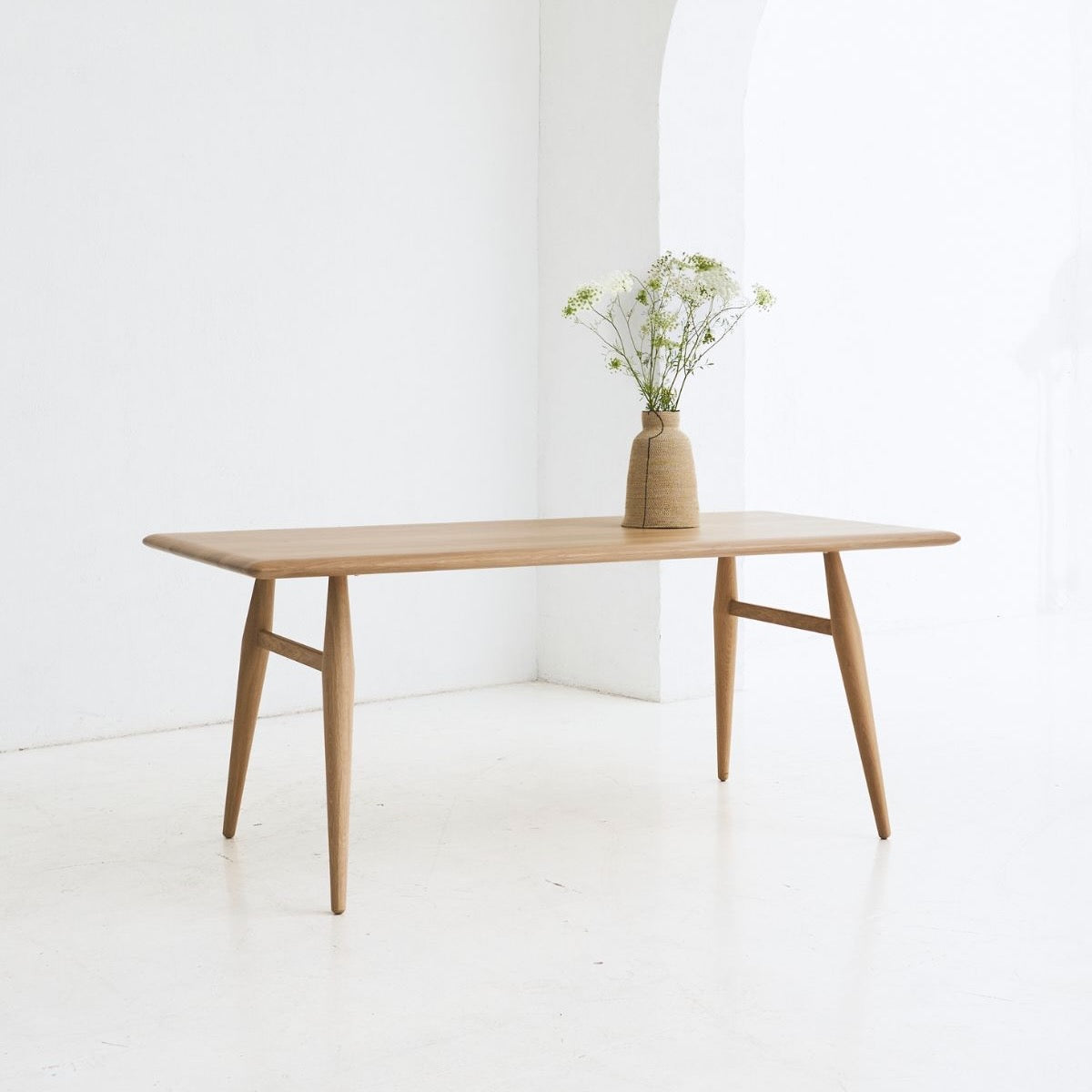 REDYK solid oak dining table with 4 cm thick tabletop
