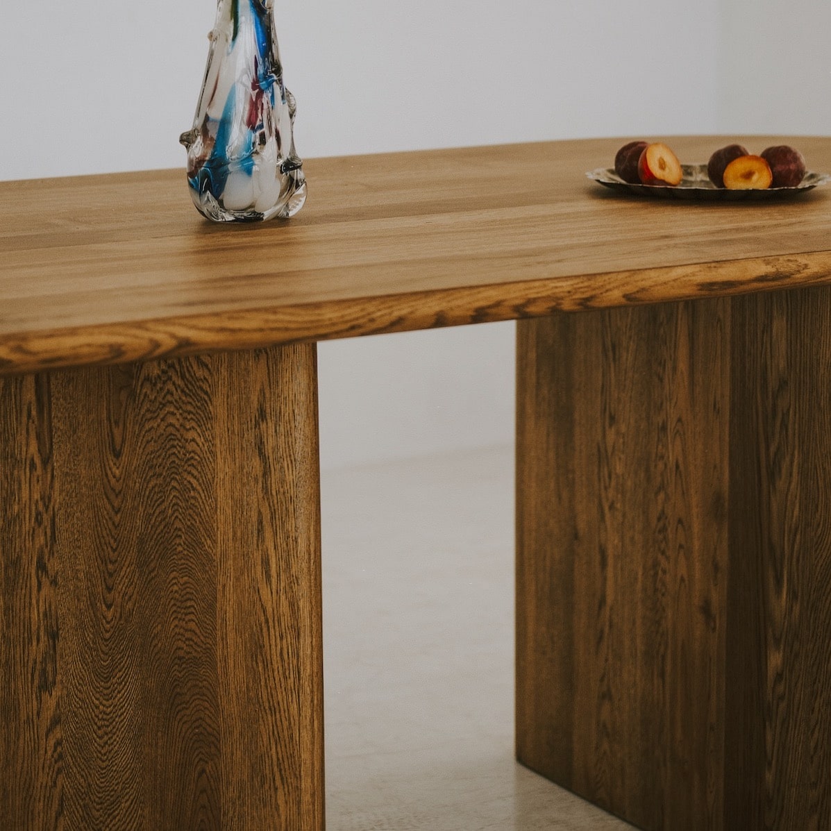 KAZA solid oak table – elegant and versatile for any interior