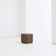 REDYK pouf with solid oak base and natural fabric