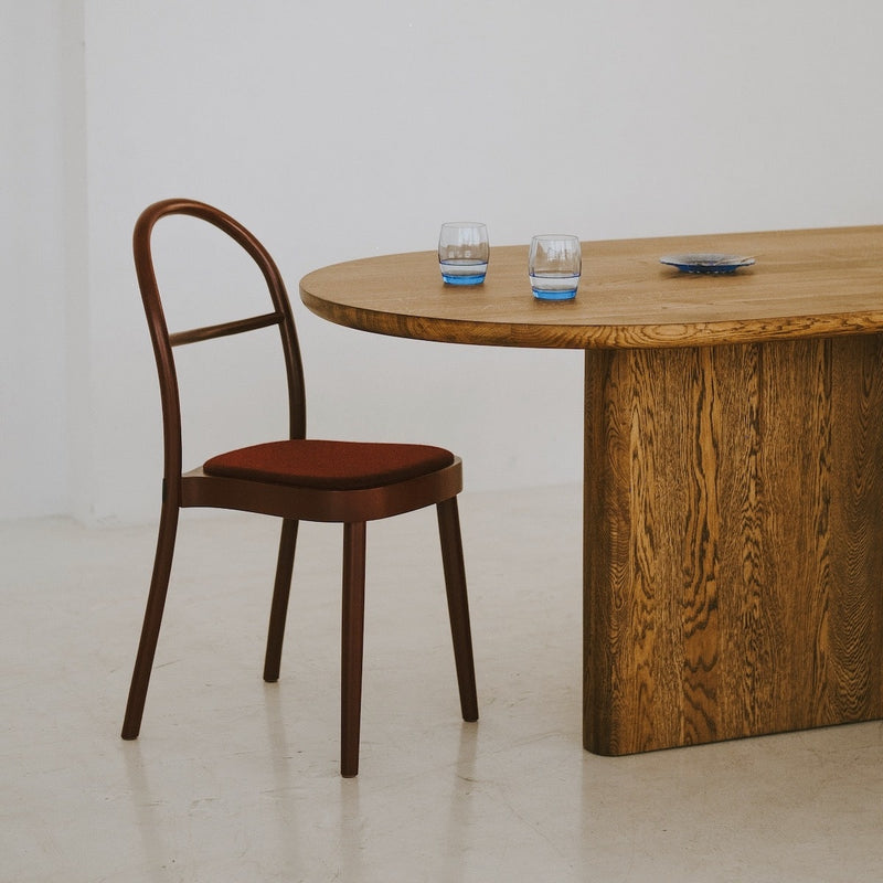 KAZA solid oak dining table – durable handcrafted furniture