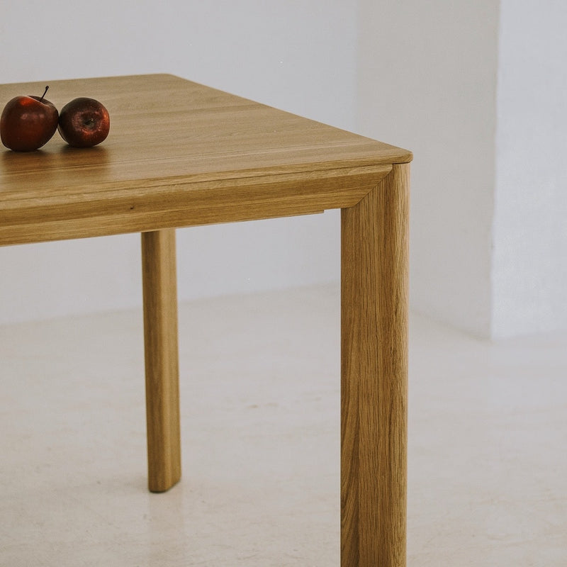 Extendable solid oak table LUVIO with undercut frame and rounded corners