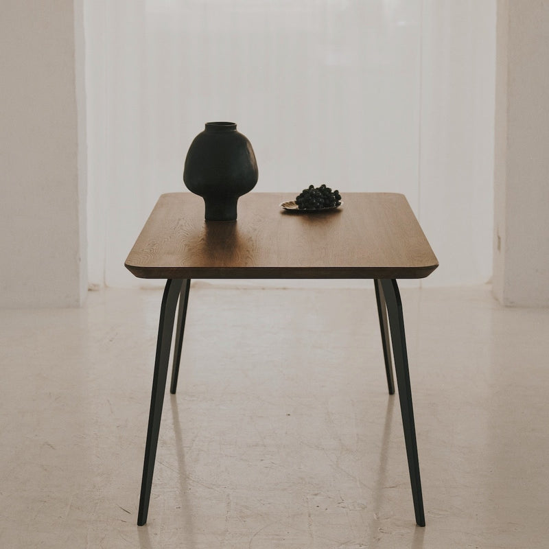 ST 2 solid oak table blending natural wood warmth with steel strength