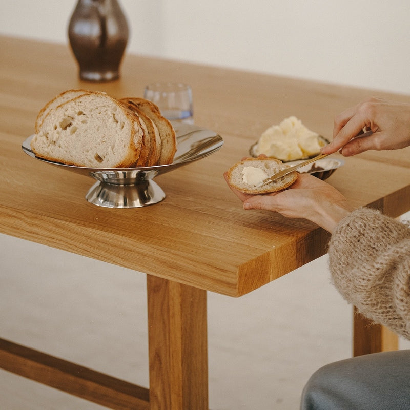 ST 20 solid oak table blending modern design with traditional craftsmanship
