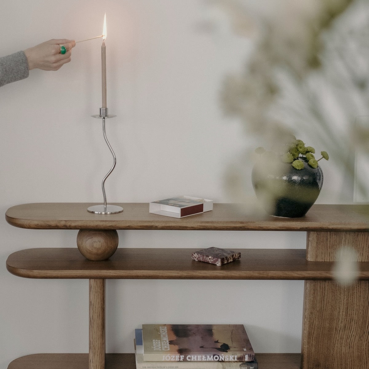 KAZA solid oak shelving unit – durable and stylish design