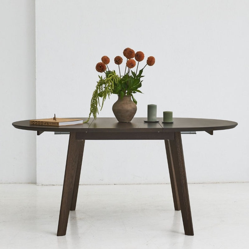 Extendable round dining table made from 100% handcrafted solid oak – OLMA