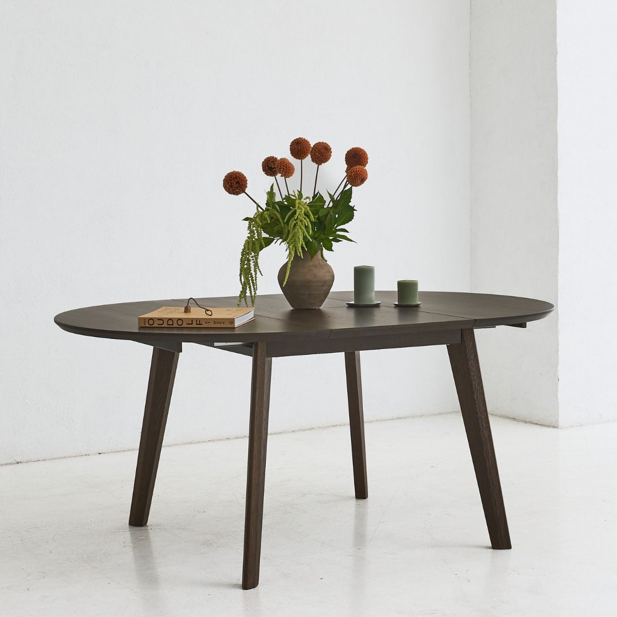 Round extendable oak dining table OLMA – perfect for small dining spaces