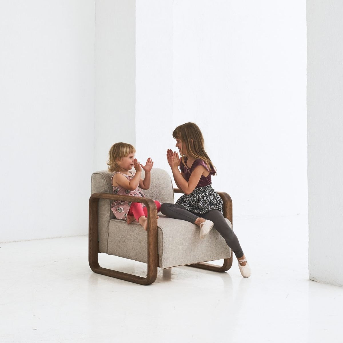 REDYK armchair for modern and rustic living spaces