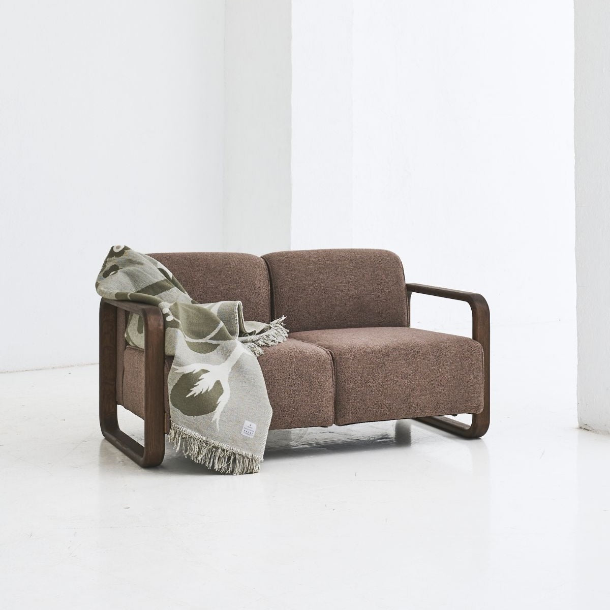 Solid oak REDYK sofa with soft rounded seat and back