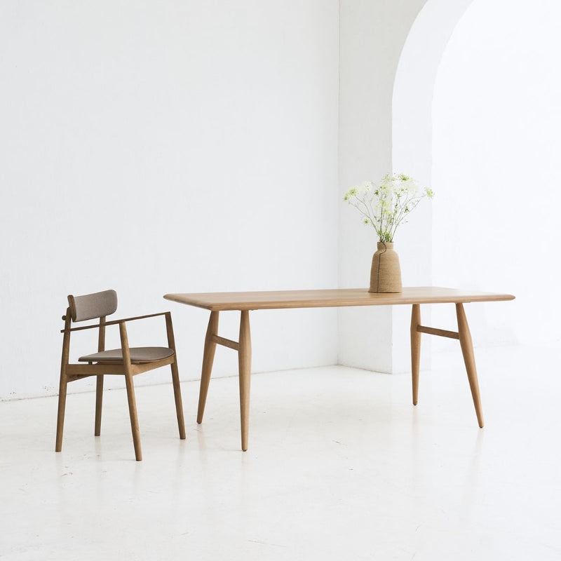 REDYK dining table made from 100% solid oak wood