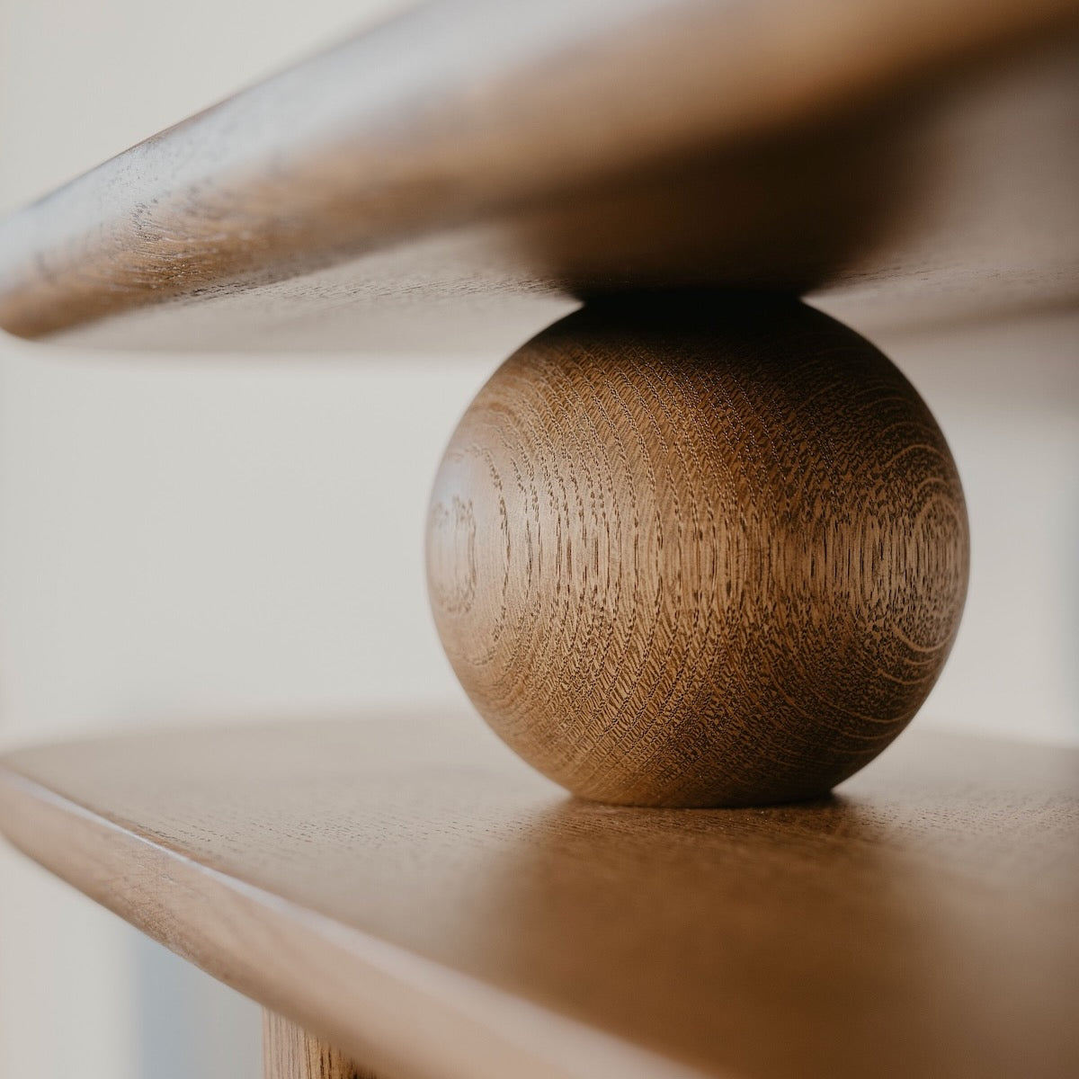 Solid oak KAZA shelf – natural wood and timeless form