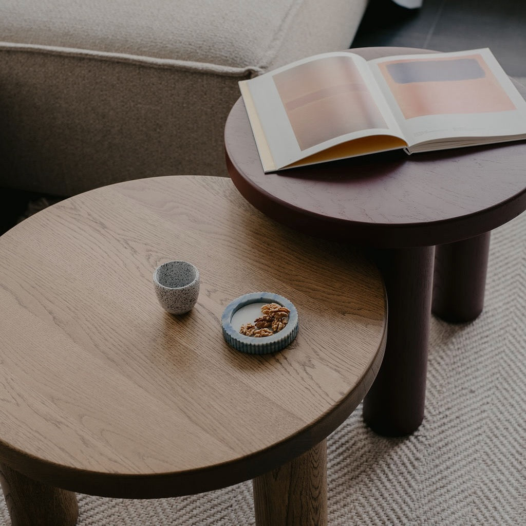 SK3 oak coffee tables featuring turned 10 cm legs and elegant finish