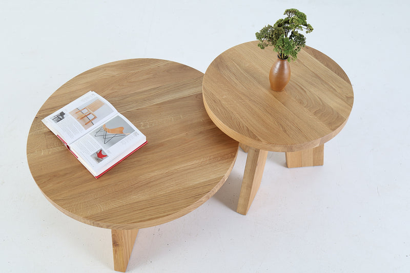 SK5 round oak coffee table with smooth surface and natural finish