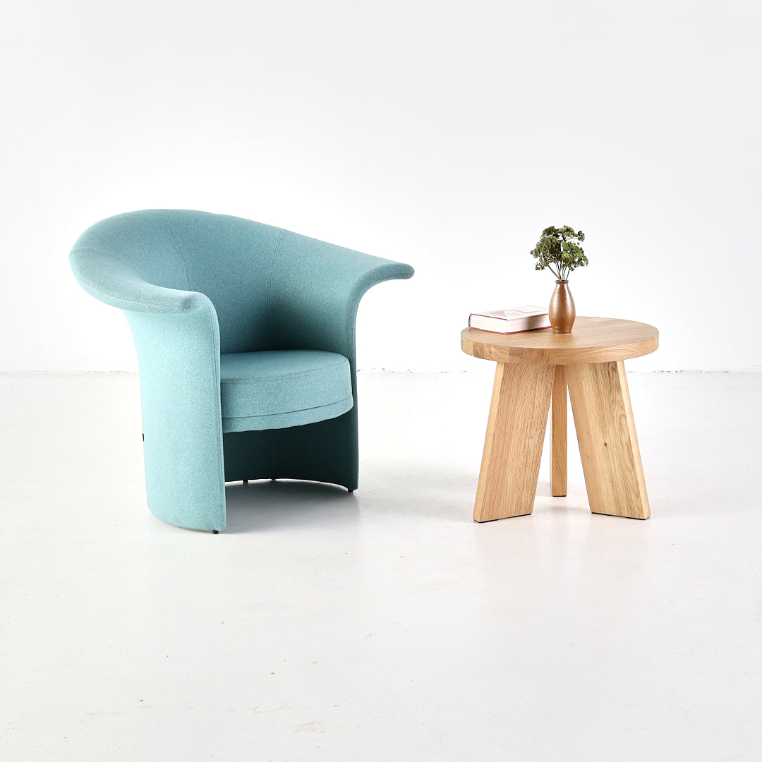 Handcrafted SK5 oak coffee table with minimalist Scandinavian look