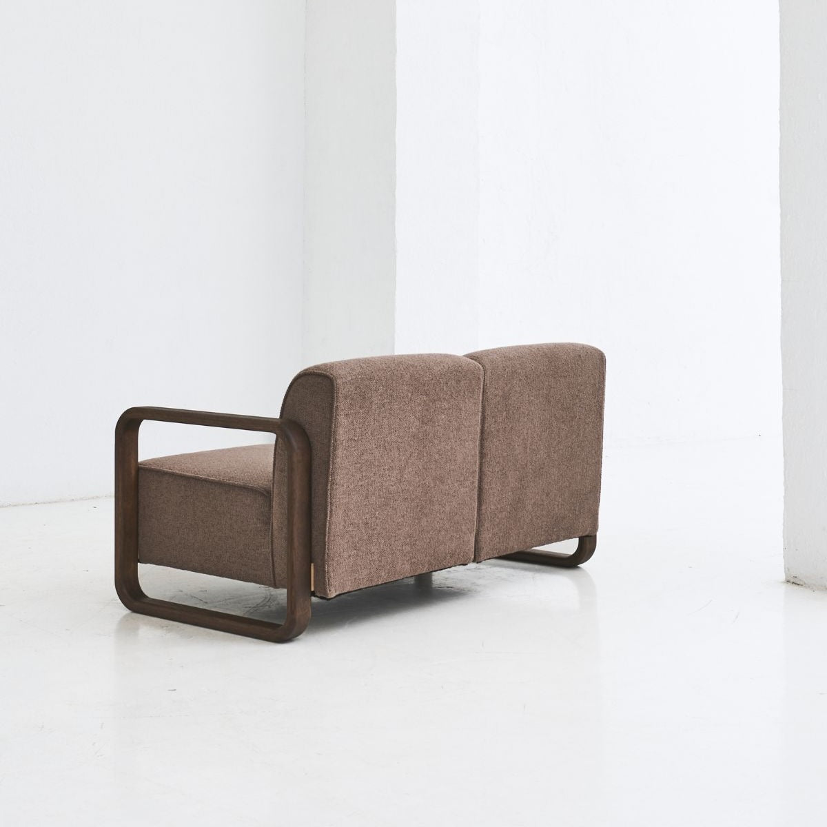 Handcrafted REDYK 2-seater sofa – timeless and natural design