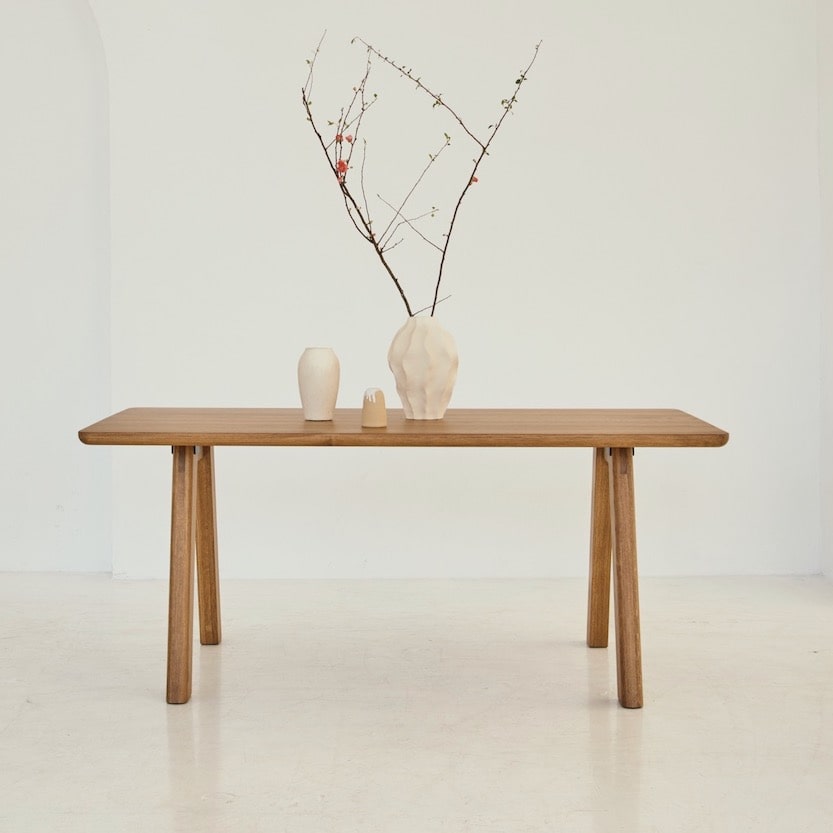 Front view of ST 17 oak table highlighting sturdy rounded construction