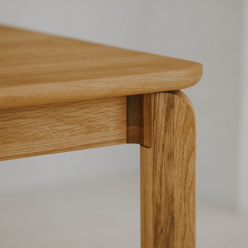 BENO solid oak table – timeless design blending classic form and modern elegance