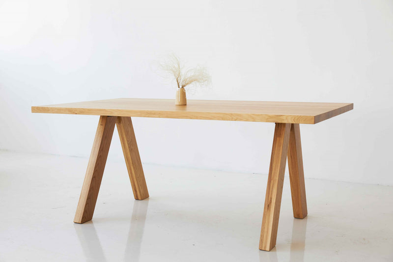 Elegant solid oak dining table ST 11 – durable and minimalist form