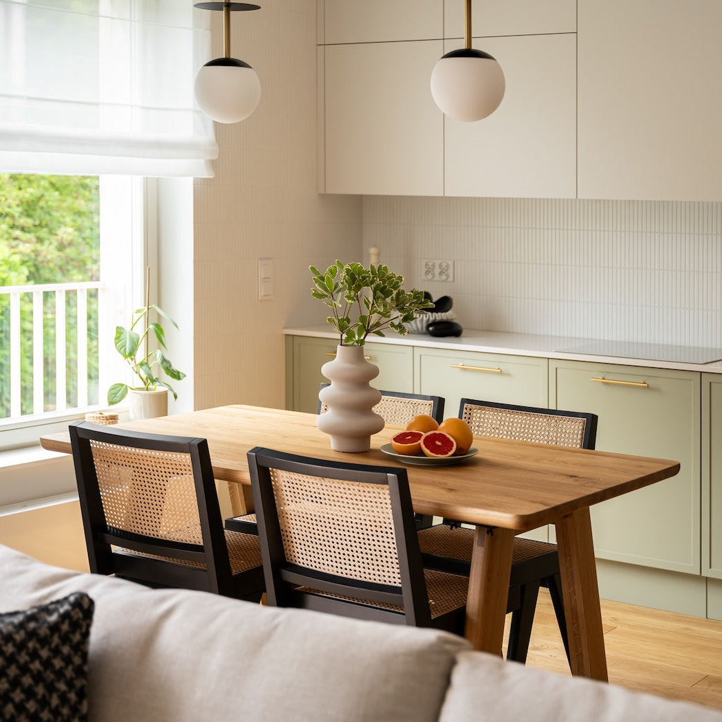 Premium solid oak dining table ST 17 combining strength and elegance